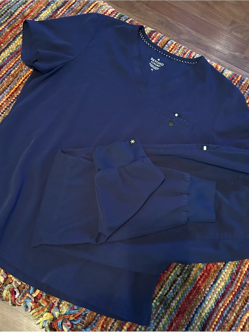 Beyond Scrubs Women’s Navy Scrub set Top M and jogger pants happiness collection